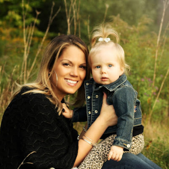 Meet your Posher, Sandy - Picture 1 of 1